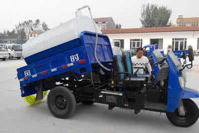魯品環(huán)衛(wèi)三輪吸糞車